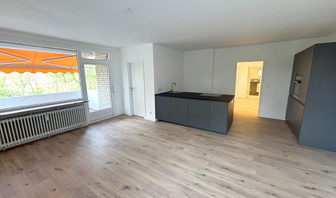 Walking distance to the Alster Lake, first occupancy after renovation, guest toilet, including underground parking space, no commission fees.