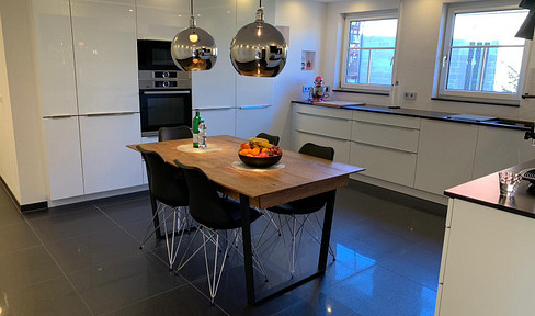 Spacious and bright: Stylish 4-room apartment with two balconies and underground parking.