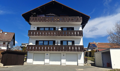 Panoramablick & Top-Substanz: Sanierte Anlage mit Garage & Ausbaupotenzial