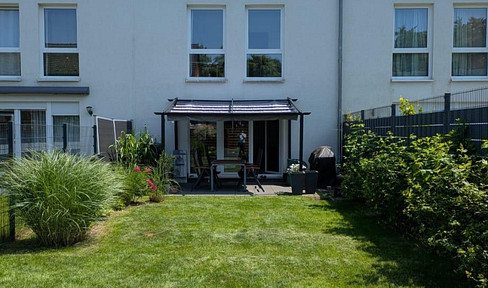 Semi-detached house with 4.5 rooms in Quickborn.