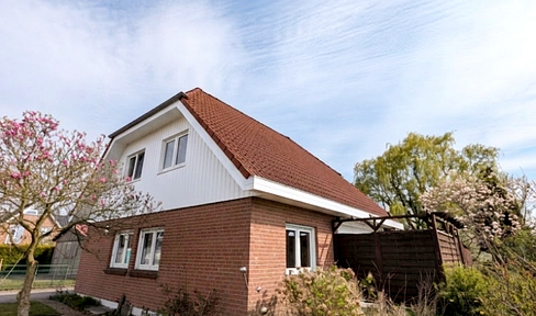 Detached single-family house on a 800 m² plot of natural land in Apensen.