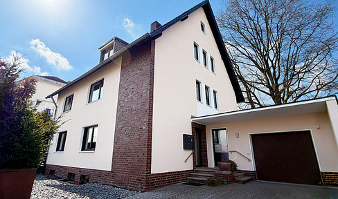 Invest in quality: Modernized apartment building with 3 units in Cologne. NO COMMISSION.