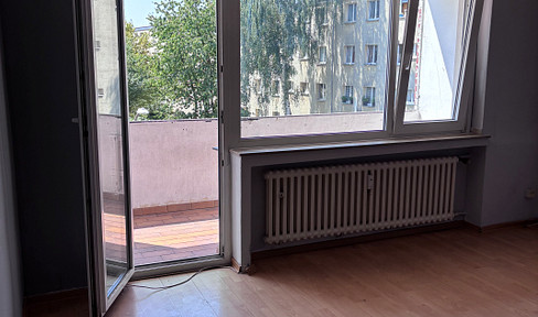 For personal use, suitable for students with children, or as an investment property – available now in Höhenberg, Cologne.