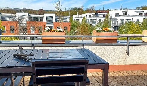 von Privat! DG-Maisonette mit Dachterrasse + Loggia in bester Lage