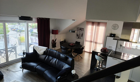 Attractive 4-room maisonette apartment. Price includes parking space in the building's garage and an outdoor parking space.