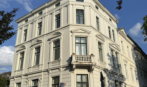 Living in a historical building in the heart of Bonn's southern district.