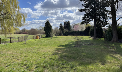 Exceptional property directly adjacent to the Zingerwiese park in Pankow.