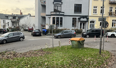 Bright, spacious 5-room apartment in a renovated historic building.