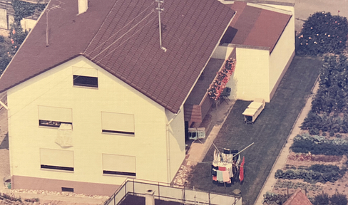 Großes gepflegtes 2 FH , Balkon, Terrasse,Garten, Vollkeller , DG ausbaufähig