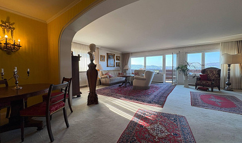 Bright apartment for sale with a large balcony and hillside location (+ cellar, garage, garden).