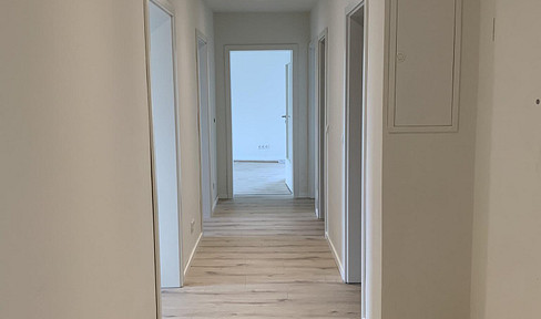 Neue 4 Zimmer Hochparterre Wohnung mit Balkon in Henstedt Ulzburg