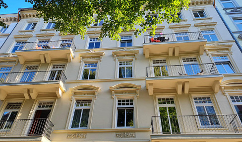 Apartment in a historic building, located in the Grindel district.