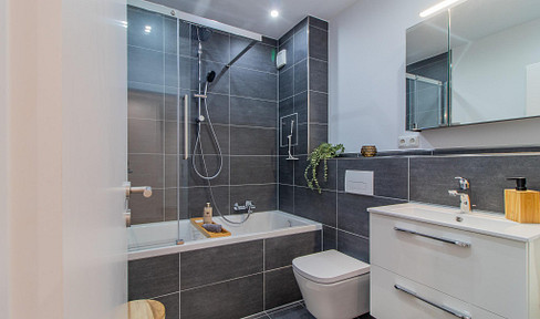 Brand new, following modernization: A dream home with a fitted kitchen and wellness bathroom, in a prime location.