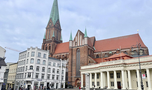 Commercial space, 60 square meters, located in the heart of Schwerin, available without commission.
