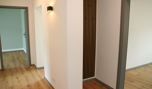 Renovated 3-room apartment with balcony in Darmstadt, available without commission.