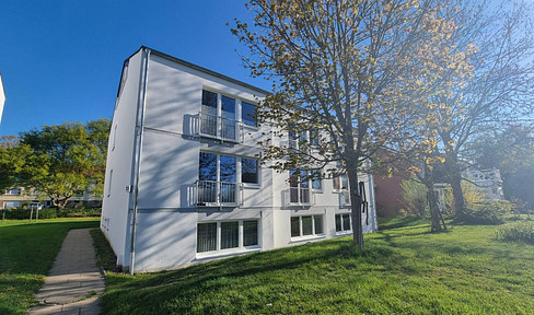 2-room ground-floor apartment with approximately 63 square meters, a white bathroom, and a new fitted kitchen.