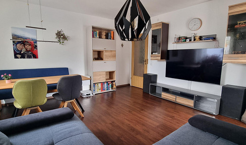 Bright and spacious apartment in a central location, with a garage, balcony, and cellar, close to the City Gallery.