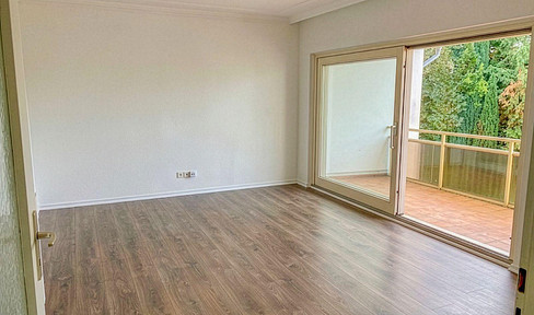Well-maintained 4-room apartment with a balcony.
