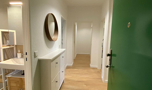 WG-Zimmer FREI - keine komlette Wohnung - frisch renoviert und möbliert!! Nähe FU-Uni/Steglitz