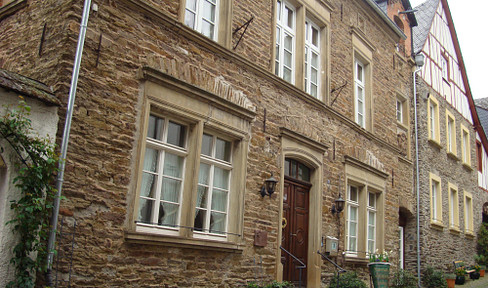 Exclusive historic fieldstone house with versatile usage options.