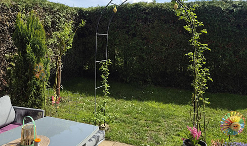 Freundliche 3 Zimmer EG- Wohnung mit Terrasse / Garten, naturnah und zentral gelegen