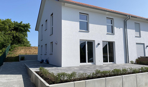 Exclusive semi-detached house with fitted kitchen (passive house design).