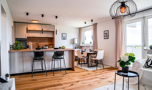 *RESERVED* No commission: 3-room apartment with panoramic views & swimming pool, newly renovated, available immediately.