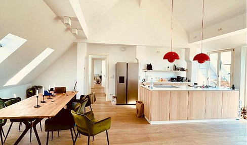 Spacious attic apartment with an idyllic view in Prenzlauerberg.