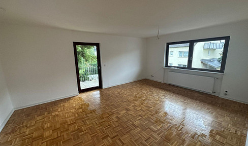 Großzügige und lichtdurchflutete 3-Zimmer-Wohnung mit Küche & 2 Balkonen