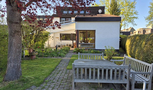 Bright and airy townhouse on the edge of the forest – family-friendly and conveniently located near the city in Ulm-Wiblingen.