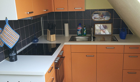 Charming, bright one-room apartment.