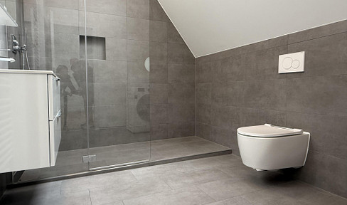 2.5-room apartment - Exclusively renovated core - Highest standard of fittings with balcony - Furnished.