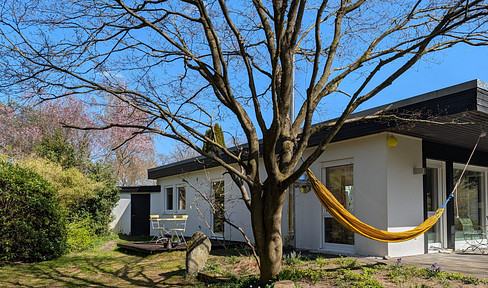 Modernized atrium bungalow, no commission fees.