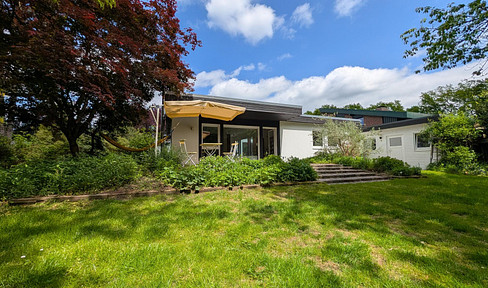 Beautiful atrium-style bungalow, renovated, no commission fees.