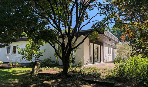 Leben auf einer Ebene: stadtnahe Idylle mit Traumgarten