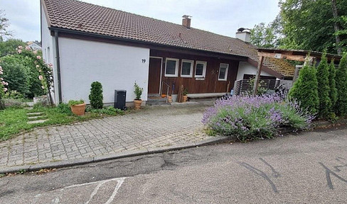 Detached family home in a prime location | 1,200 m² plot | unobstructed views and great potential.
