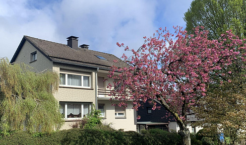 Prime location in Brilon town – Two-family house with a large garden and potential.