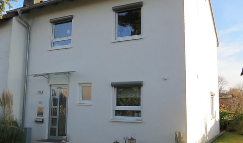 Well-maintained semi-detached house in a beautiful, quiet location.