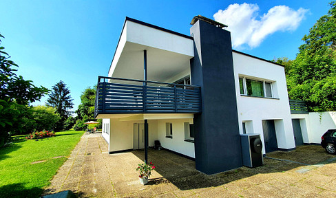 Besonderes saniertes 1-2 Familienhaus, großer Garten mit Privatsphäre und Weitblick.