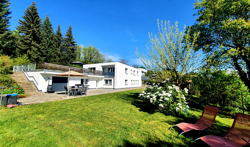 Besonderes saniertes 1-2 Familienhaus, großer Garten mit Privatsphäre und Weitblick.