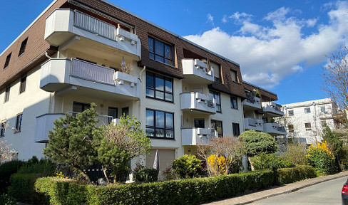 Beautiful 3-room apartment on the 3rd floor with a balcony, located in the southern part of Sachsenhausen.