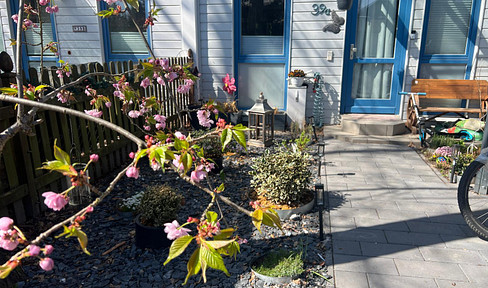 Modernisiertes Reihenhaus mit Sonnenuntergangs-Balkonen, neuer Terrasse & Fernwärme in Falkensee