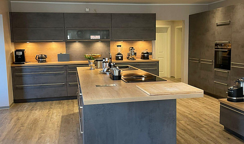 Vacation property and investment opportunity: 3 bedrooms, fully furnished.