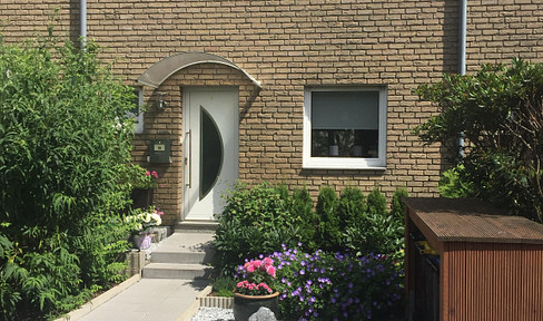 Townhouse in a prime location in Cronenberg, in excellent condition, for sale – ideal for families.