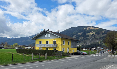 Spacious house with 3 living units and mountain views in Saalfelden.