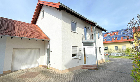 Ready-to-move-in house in a prime location in Kindsbach, offered directly by the owner, with no commission fees.