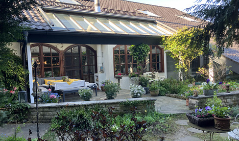 Exclusive single-family or duplex house in a quiet location.