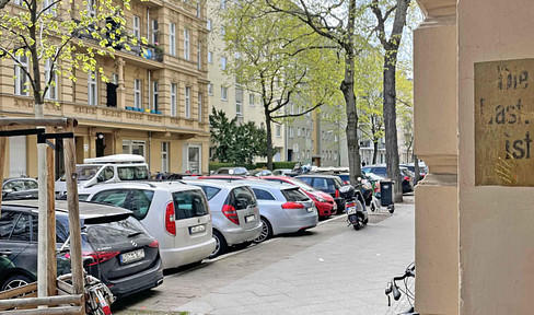 Commission-free and completely renovated: Bright and airy apartment in a prime city location, featuring a south-facing balcony.