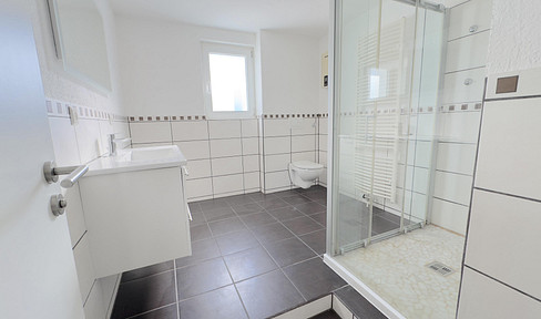 🏡 Five-room apartment in Pforzheim – renovated, flooded with natural light, featuring a fireplace and two bathrooms.