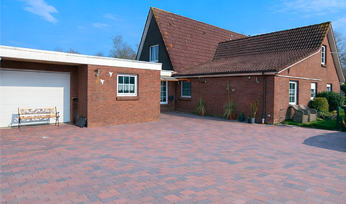 Modernisiertes Wohnhaus mit Einliegerwohnung in ruhiger Alleinlag